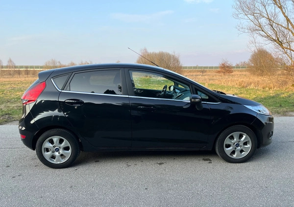 Ford Fiesta cena 16900 przebieg: 175342, rok produkcji 2011 z Opoczno małe 277